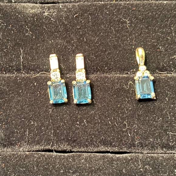 Synthetic Blue Sapphire and Gold Colored Earrings with Matching Pendant - Picture 2 of 4